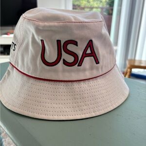 USA Bucket Hat by Roots - Cream and Red, size medium, EUC